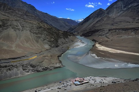 NH1 between Basgo and Phyang