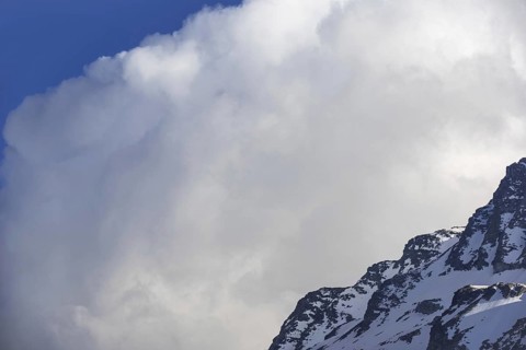 Cumulonimbus cloud developping behind mountain in the Alps