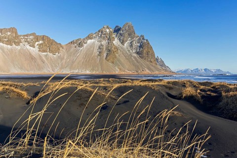 Vestrahorn, Vesturhorn, scree mountain made of gabbro and granophyre rocks, part of the Klifatindur
