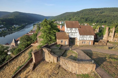 Castle built 1270 with gatehouse and view Hirschhorn am Neckar, Neckar Valley, Odenwald, Hesse,