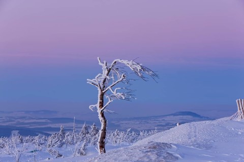 View from the snow-covered Fichtelberg to the Ore Mountains