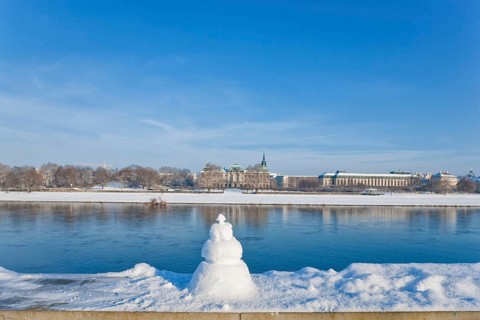 Neustädter Elbufer in winter