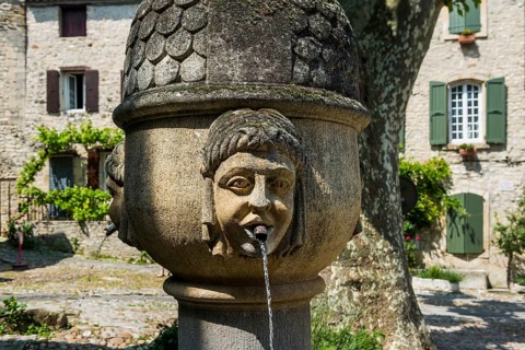 Fountain in the old town centre, Vaison-la-Romaine, Département Vaucluse, Provence,
