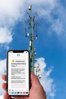 Symbolic image Cell Broadcast, warning service via mobile phone, by SMS, to all devices located in