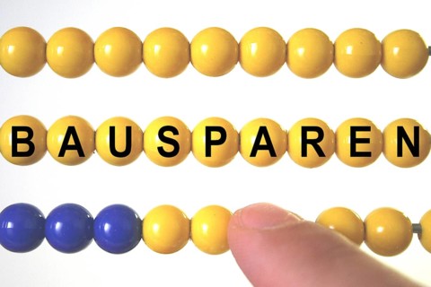 An abacus with the inscription: Building savings, symbol images, studio