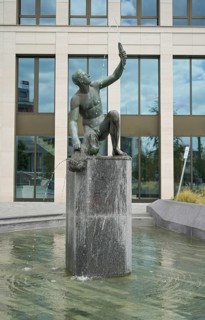 Fischerbrunnen, Stefan-Heym-Platz, Frankfurter Allee / Möllendorffstraße, Lichtenberg, Berlin,