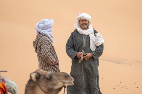 Berber with turban with camels, desert, Erg Chebbi, Sahara, Merzouga, Morocco, Africa