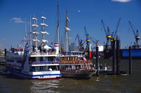 Europe, Germany, Hamburg, Elbe, Harbour Birthday, St. Pauli, View of the Elbe Philharmonic Hall,