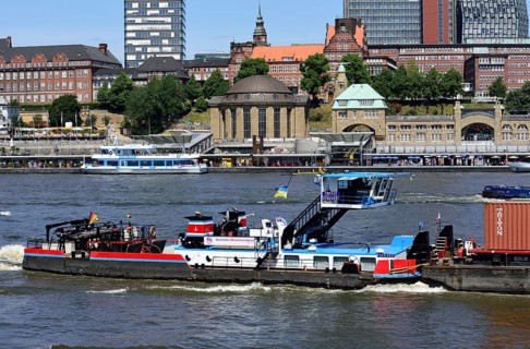 Europe, Germany, Hanseatic City of Hamburg, St. Pauli, Landungsbrücken, Elbe, view across the Elbe