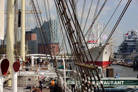 Europe, Germany, Hamburg, Elbe, Museum ship, Windjammer Rickmer Rickmers, View of the Elbe