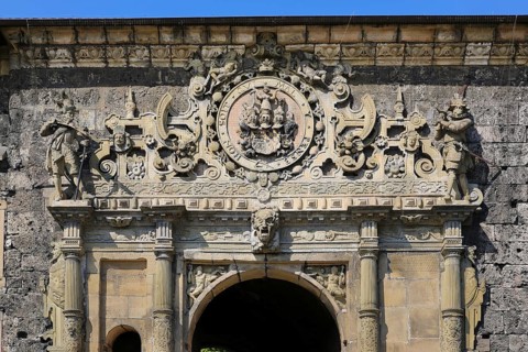 Gate portal, lower castle gate, stone figures, decoration, relief, columns, coat of arms,