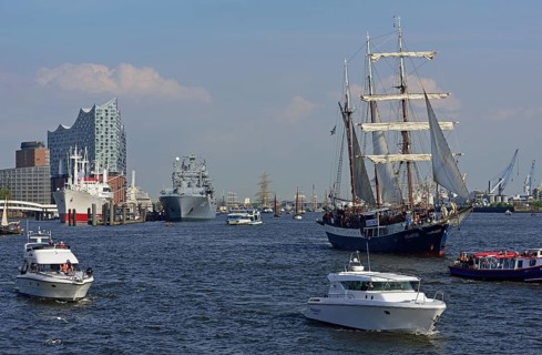 Germany, Hamburg, HafenCity, view to Elbe Philharmonic Hall, Hamburg's new concert hall, glass