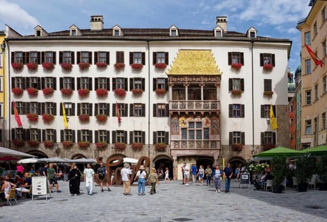 Golden Roof, late Gothic oriel at the New Court, Innsbruck Old Town, Innsbruck, Tyrol, Austria,