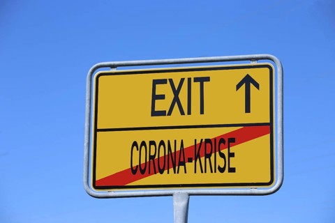 Symbolic image: Town exit sign with the words Coronavirus / Exit