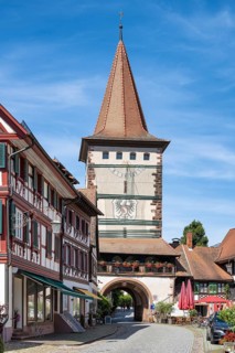 Half-timbered buildings with the Obertorturm, Haigeracher Tor, historic town tower and landmark in