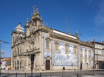 The adjacent Igreja dos Carmelitas and Igreja do Carmo Churches with the facade adorned with blue