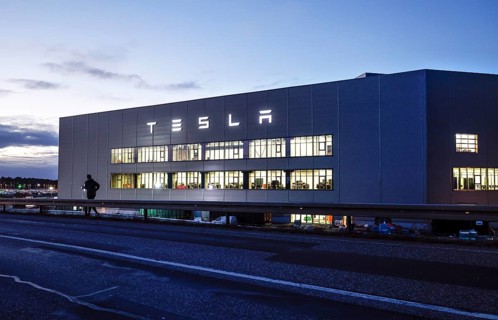 A jogger runs along the battery factory of the Tesla plant, Grünheide, 13 01 2023