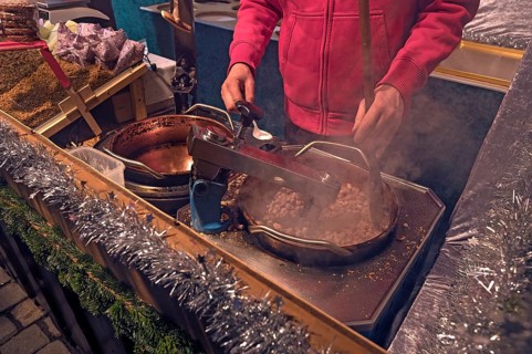 Preparation of roasted almonds at a stall at the Christkindlesmarkt, Nuremberg, Central Franconia,