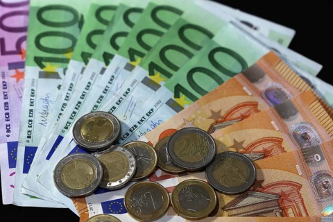 Eurobanknoten (Euroscheine) und -münzen / euro bills and coins
