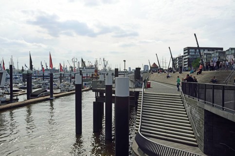 Europe, Germany, Hamburg, Elbe, Baumwall and new Elbe promenade on the waterfront, view of the