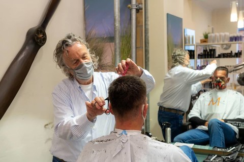 Hairdressing salon in Essen-Rüttenscheid, first customer after 6 weeks, shop closed due to Corona,