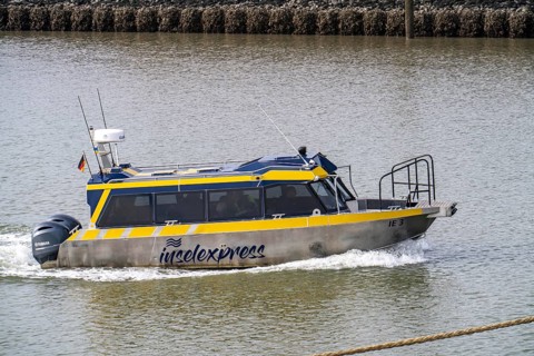 Fast ferry from Norddeich to the islands of Juist and Norderney, island express operated by