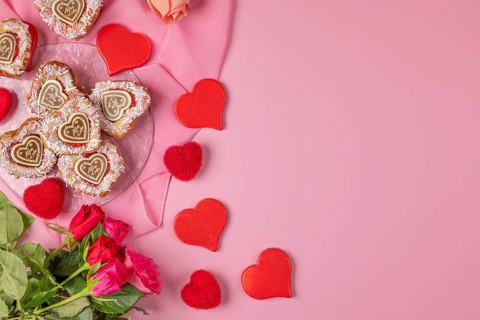 Heart-shaped cupcakes, red hearts and roses, Valentine's Day, pink background