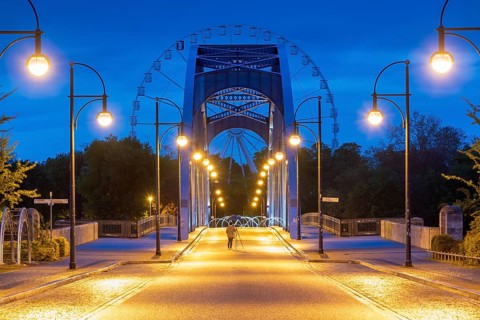 Star bridge, behind it Ferris wheel, blue hour, Magdeburg, Saxony-Anhalt, Germany, Europe