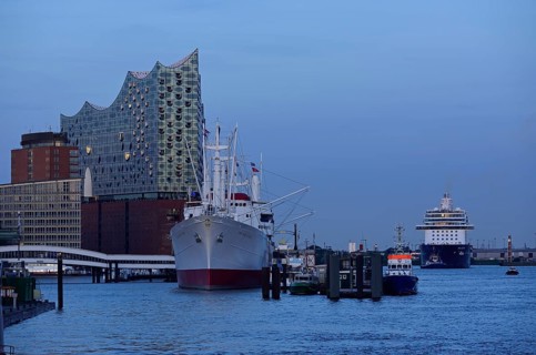Germany, Hamburg, HafenCity, view to Elbe Philharmonic Hall, Hamburg's new concert hall, glass