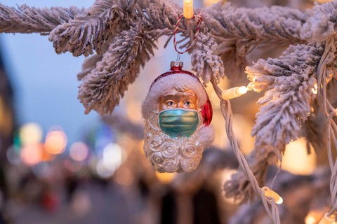 Symbolic image of Christmas in the Corona crisis, Father Christmas figure, Christmas tree