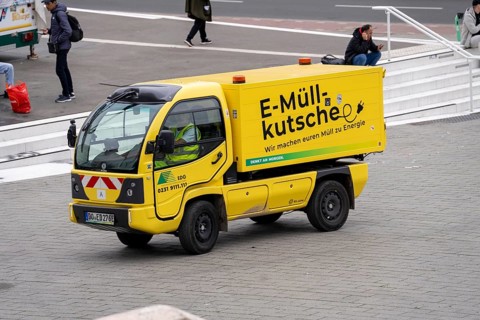 Small electrically powered lorry from Ensorgunsbetriebe Dortmund, EDG, for mobile waste disposal in