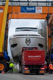 Craning the €6.3 million Sunseeker 88Y motor yacht, weighing 82 tonnes, in preparation for the