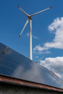Wind farm north of Lichtenau, East Westphalia-Lippe, solar power plant on an agricultural building,