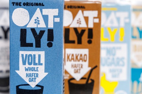 Oatly vegan oat milk milk substitute different flavours