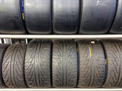 Shelf with racing tyres Car tyres Tyres for car racing top Slicks without tread Tyre tread for dry