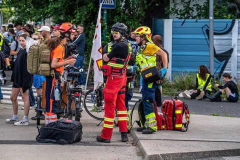 Paramedics at the demonstration against the AFD party conference in Essen, blockade of