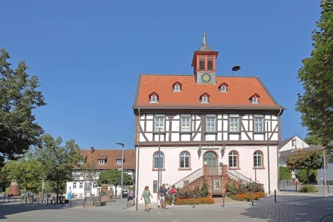 Old town hall, historic half-timbered house built in 1498, market square, Bad Vilbel, Wetterau,