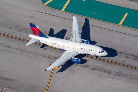 A Delta Air Lines Airbus A319 aircraft with the registration number N354NB at Los Angeles Airport,