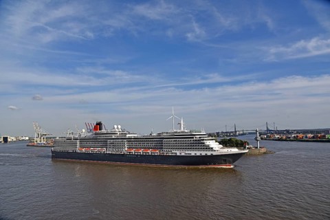 Europe, Germany, Hanseatic City of Hamburg, Elbe, Harbour, Passenger ship Queen Victoria leaves