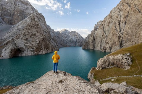 Hiker in front of Kol Suu Mountain Lake, Kol Suu Lake, Sary Beles Mountains, Naryn Province,