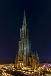 Christmas market in front of the cathedral on Münsterplatz, Ulm, Baden-Württemberg, Upper Swabia,