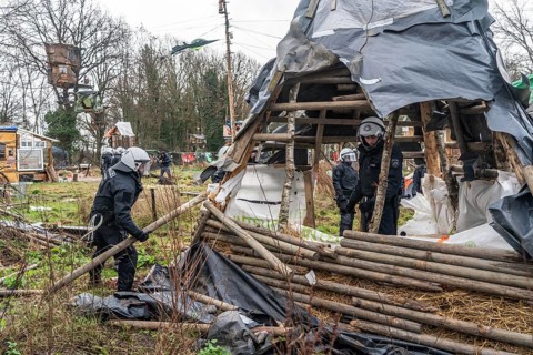 2nd day of the clearing of the hamlet Lützerath, by the police, of tree houses and huts, of climate