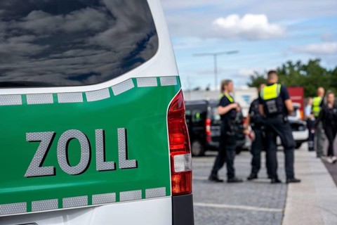 State-wide checks on motorway traffic in North Rhine-Westphalia, by police and customs, in