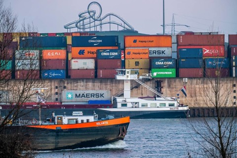 Container Handling Centre, Gateway West Terminal, Logport 2, cargo ship, in Duisburg on the Rhine,