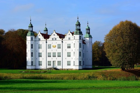 Germany, Ahrensburg, Ahrensburg Castle in autumn, Hamburg, Hamburg, Federal Republic of Germany,