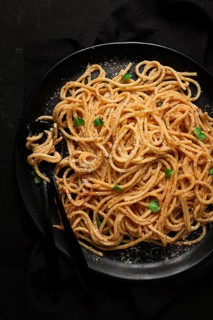 Spaghetti carbonara, in creamy garlic sauce, pasta in white sauce, homemade, no people