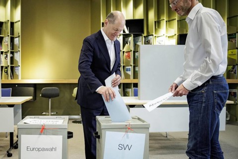 Olaf Scholz, Federal Chancellor (SPD), casts his vote for the European elections and for the