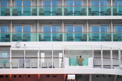 Cruise ship Iona of the British shipping company P&O Cruises, the largest cruise ship ever built in