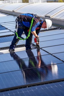 Installation of solar modules on the roof of a commercial enterprise, over 400 photovoltaic modules