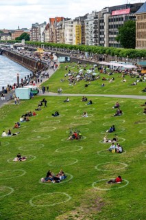 Düsseldorf on the Rhine during the corona crisis, corona circles, to comply with the distance